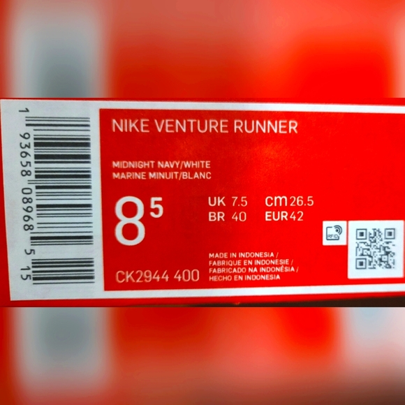 Nike Venture Runner Sneakers, Navy Blue, Men's size 8.5 (US) - Picture 6 of 6